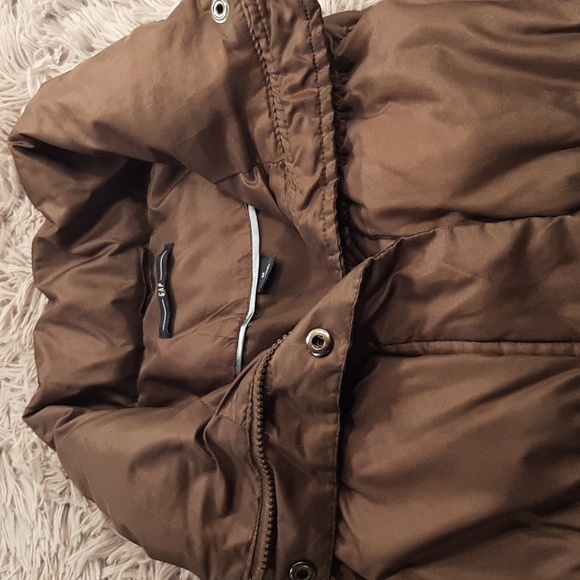 Woman's GAP Down Puffer Vest Size Med - Picture 2 of 5